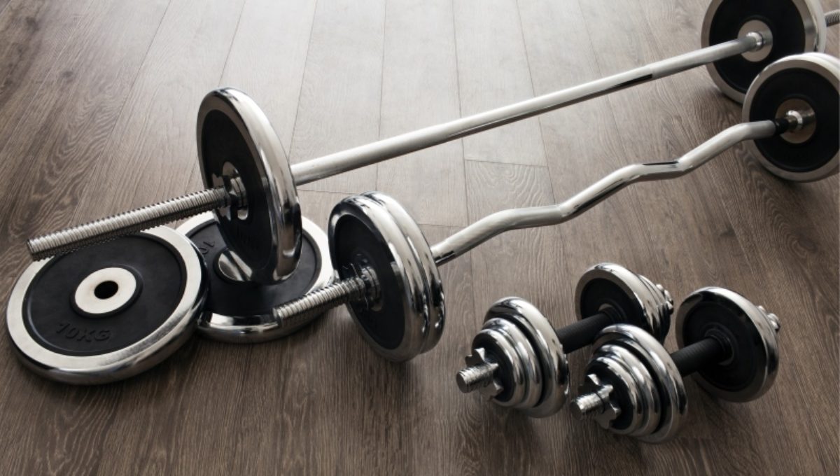 The Benefits of Working Out With Dumbbells vs. Barbells